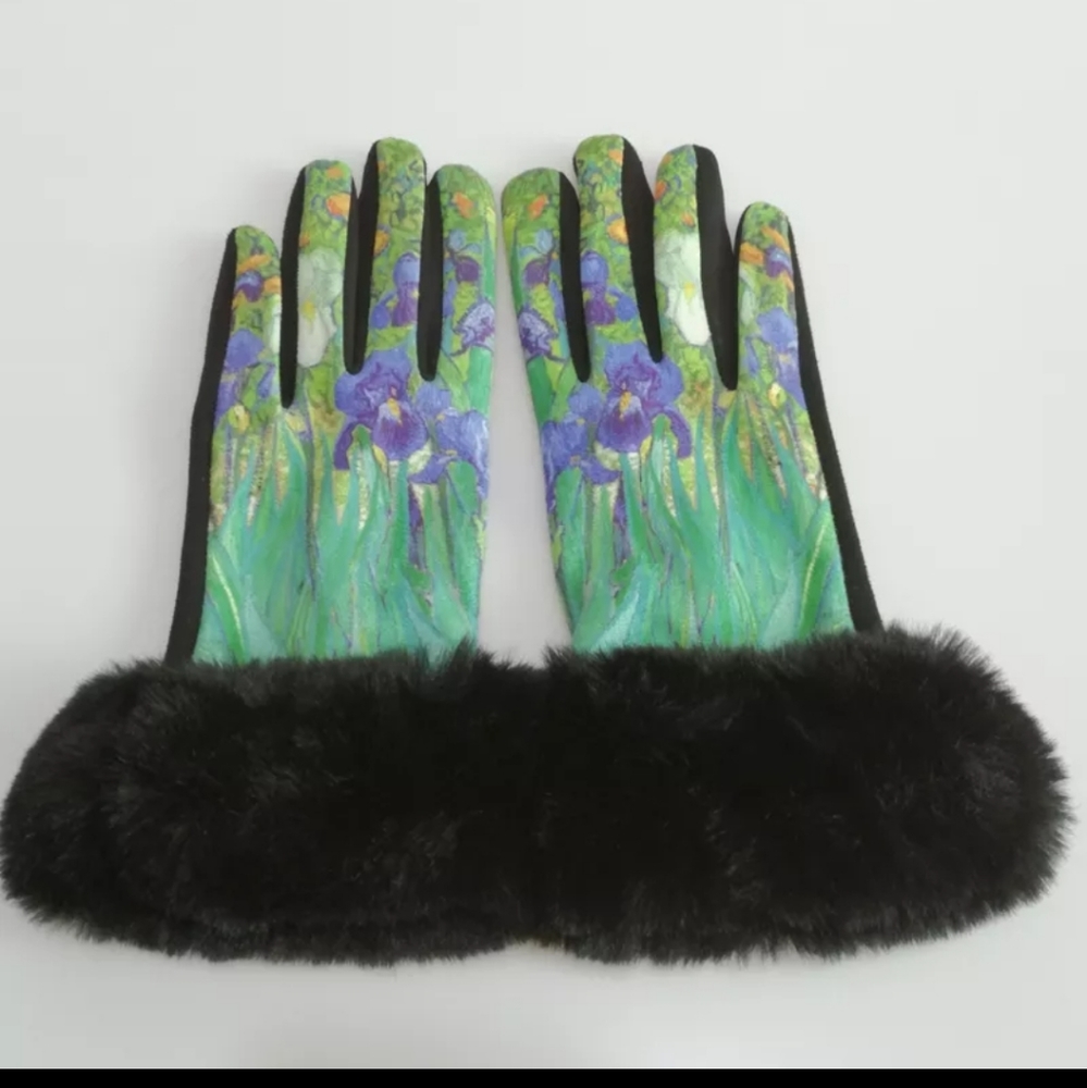 👑♥️ - NWT Velvet Gloves with Fur. L/XL